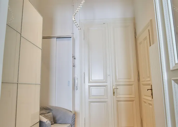 Basilica Royal | *